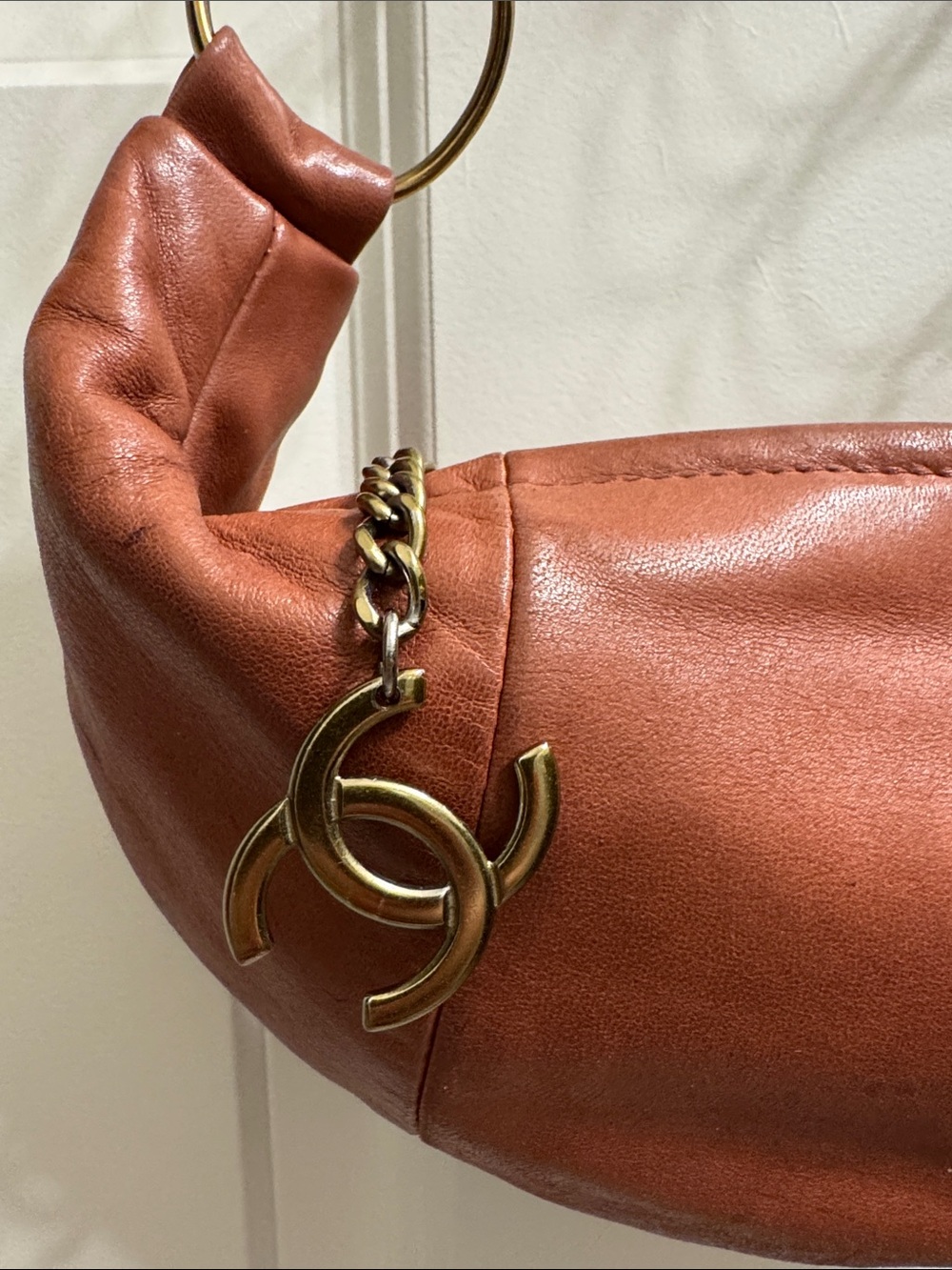 Chanel Vintage Chain-Handle Crescent Shoulder Bag in Mauvey Pink - Picture 2 of 6